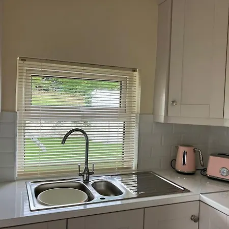 Whitethorn Cottage, Palmfield *