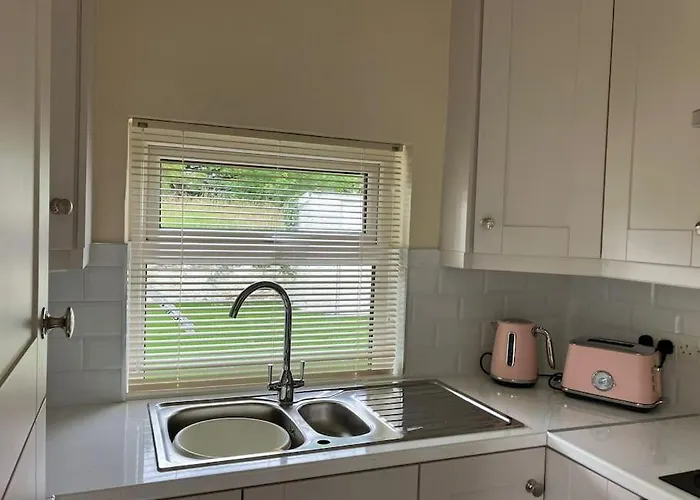 Whitethorn Cottage, Palmfield *